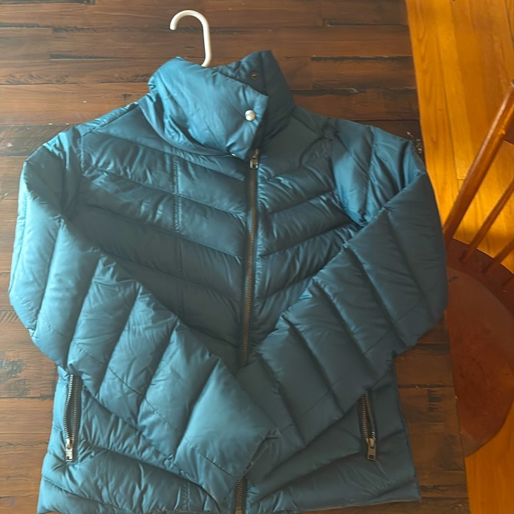 Patagonia side zip women’s puffer jacket